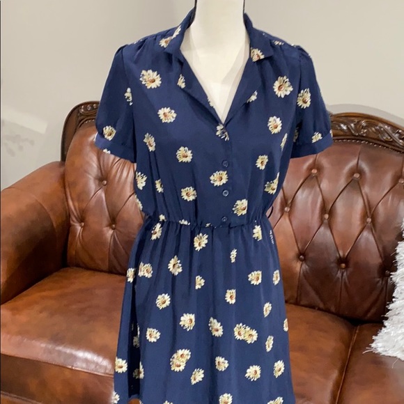 Woman’s dress size m - Picture 2 of 4